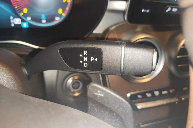 Used Mercedes-Benz GLC 2020 Facelift GLC 260 L 4MATIC Luxury Edition Gear Lever