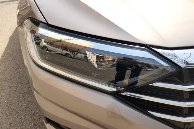 Used Volkswagen Sagitar 2020 280TSI DSG R-Line China VI Right Front Headlight