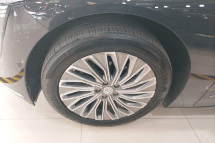 Used Buick L7 2025 Model Aivia