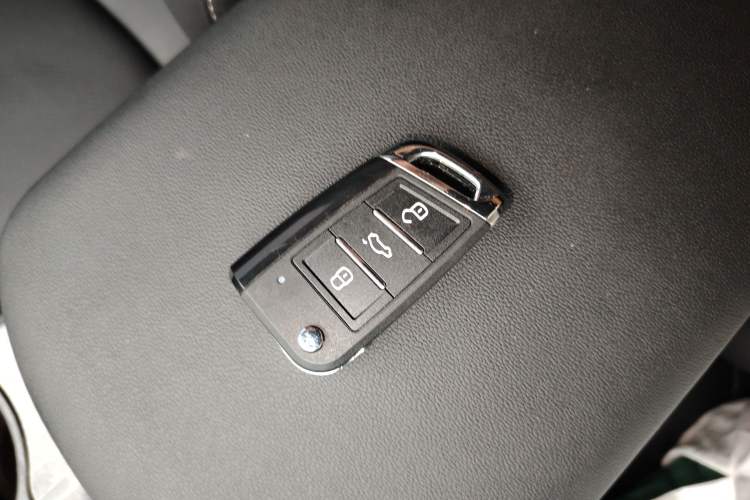 Used Peugeot 3008 2015 1.6THP Automatic Classic Edition