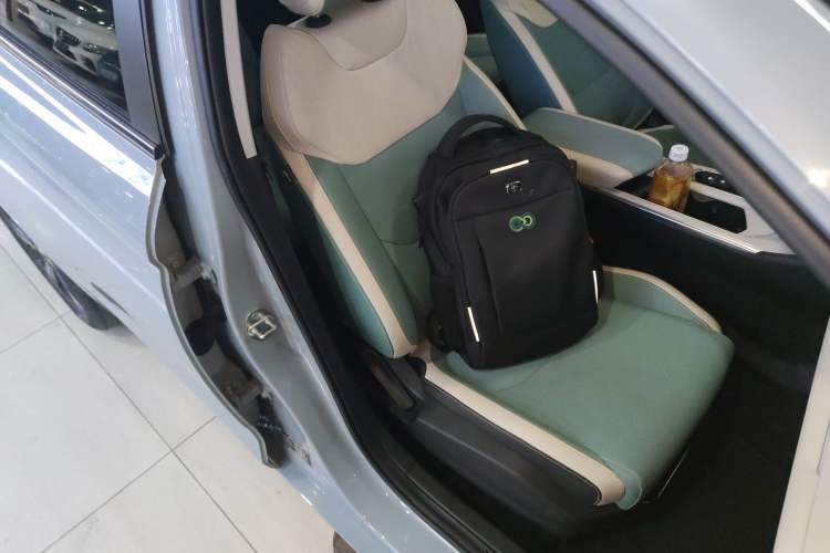 Used Geely Auto Emgrand L HiP 2022 1.5TD-DHT Pro 100KM Super Rui Right Front Seat