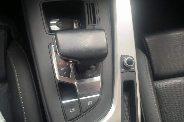 Used Audi A4L 2022 40 TFSI Fashion Dynamic Model Gear Lever