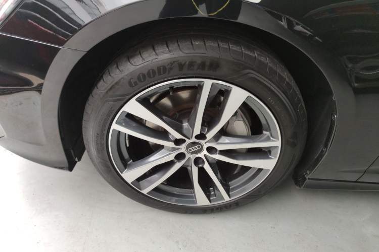 Used Audi A6L 2022 40 TFSI Luxury Dynamic Model Left Front Wheel Hub