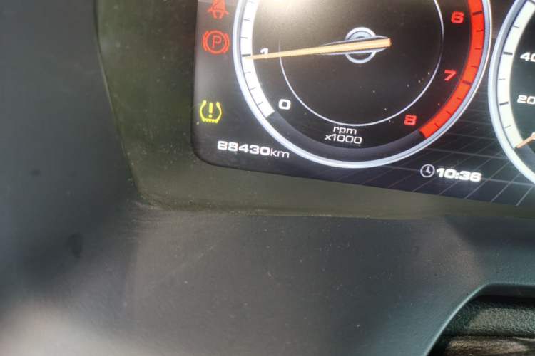 Used Wey VV7 2017 2.0T Flagship Model Odometer Close Up