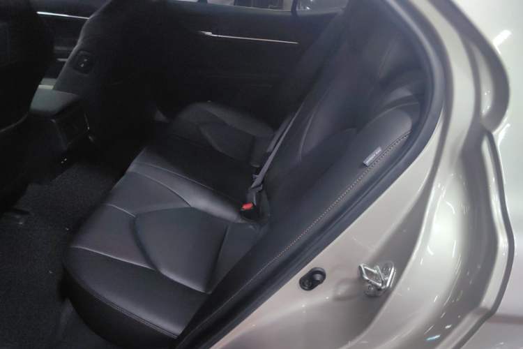 Used Toyota Camry 2021 2.0G Luxury Edition
