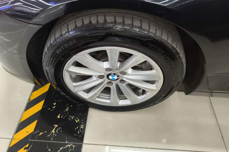 Used BMW 5 Series 2014 520Li Elegant Model
