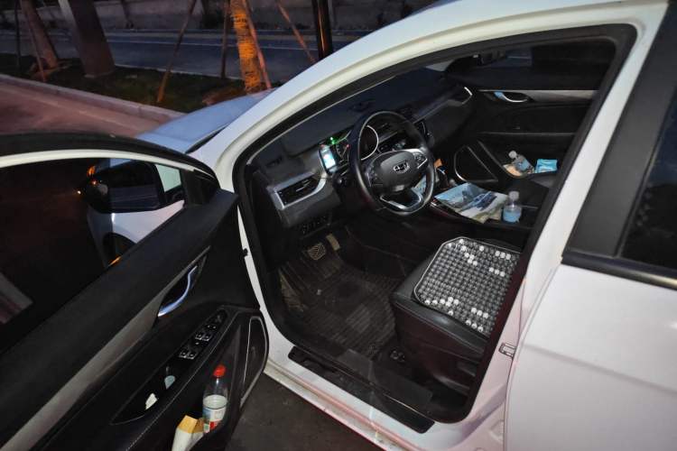 Used Geely Auto Emgrand 2019 Leading Edition 1.5L CVT Luxury Model China VI Standard Driver Seat