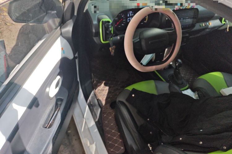 Used Roewe Clever 2021 302 km New Four-Seater Super-Efficient Version Driver Seat