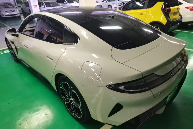 Used Xiaomi Auto SU7 2024 Four-Wheel Drive Ultra-Long Range Advanced Intelligent Driving Max Edition
