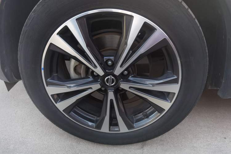 Used Nissan Qashqai 2021 2.0L CVT Luxury Edition Left Front Wheel Hub