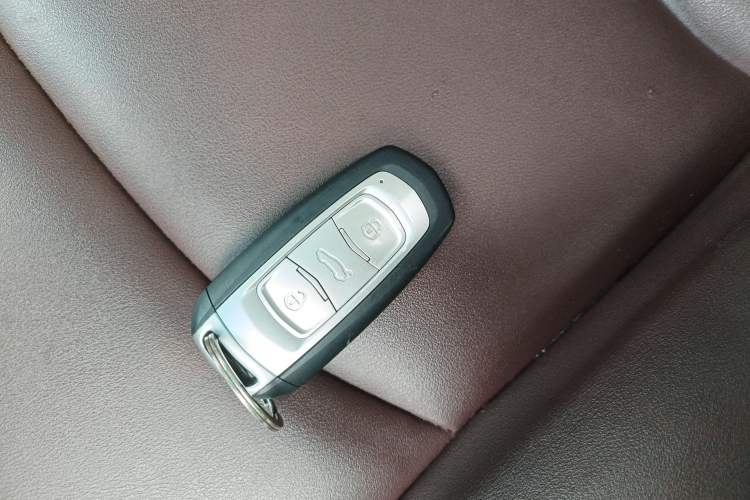 Used Geely Auto Emgrand X7 Sport 2022 1.8TD DCT Zhiya Trim