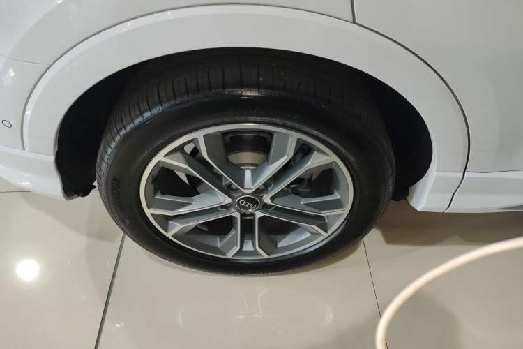 Used Audi Q3 2024 40 TFSI Fashion Dynamic Model
