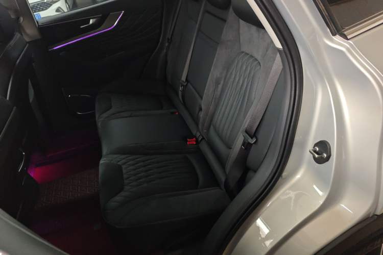 Used Hongqi HS5 2022 Facelifted Version 2.0T Smart Connect Flagship All-Wheel-Drive Edition
