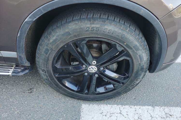 Used Volkswagen Touareg 2011 3.0 TSI High-End Version Right Front Wheel Hub