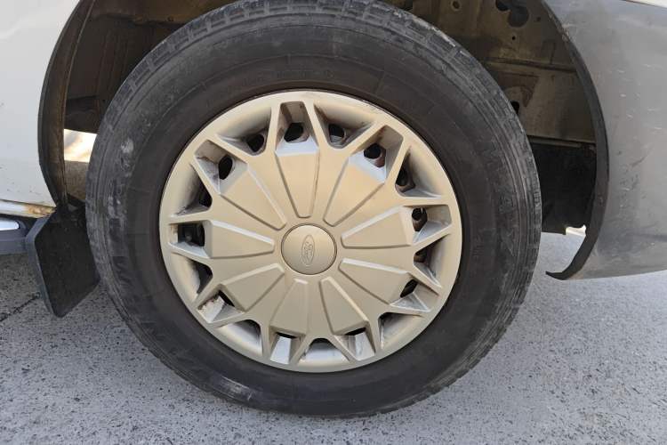 Used Ford Transit 2019 2.0T Gasoline Multi-Purpose Commercial Vehicle Mid-Drive Mid-Roof 6-Seater China VI Standard