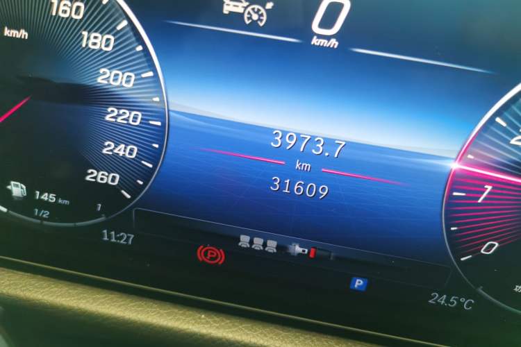 Used Mercedes-Benz GLB 2024 Refresh GLB 220 Dynamic Edition Odometer Close Up