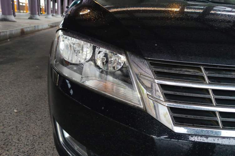 Used Volkswagen Lavida 2013 Restyled Classic 1.6L Manual Comfort Edition Right Front Headlight