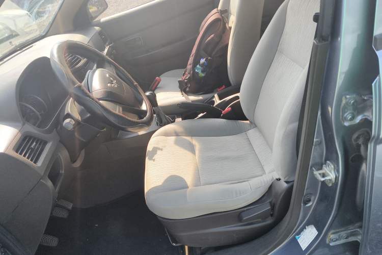 Used Wuling Hongguang 2014 1.5L Base Version Left Front Seat