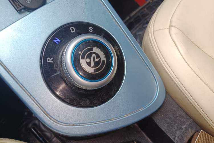 Used Brilliance Xinri i03A 2022 Rental Custom Edition Gear Lever