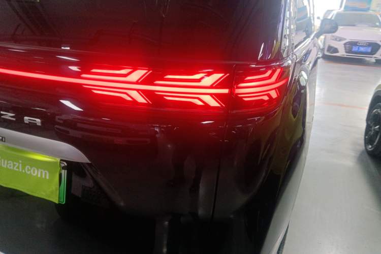 Used Denza D9 2022 DM-i 1040 Prestige Model Exterior 3