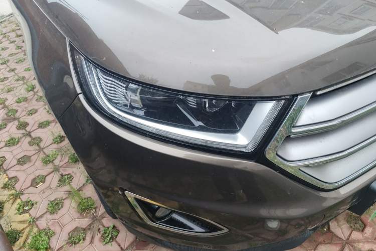 Used Ford Edge 2016 EcoBoost 245 Four-Wheel Drive Titanium 7-Seater Right Front Headlight