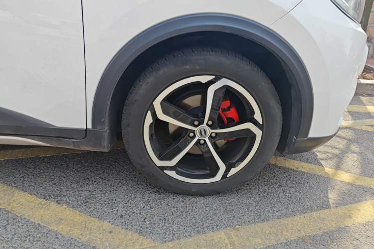 Used SWM X7 2017 1.5T Automatic Smart Enjoyment Version 7 Seats Right Front Wheel Hub