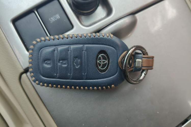 Used Toyota Highlander 2012 2.7L Two-Wheel Drive 7-Seater Luxury Edition Vehicle Key