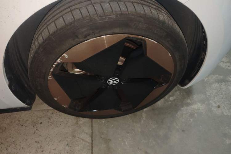 Used Volkswagen ID.3 2022 Pro Smart Edition Right Front Wheel Hub