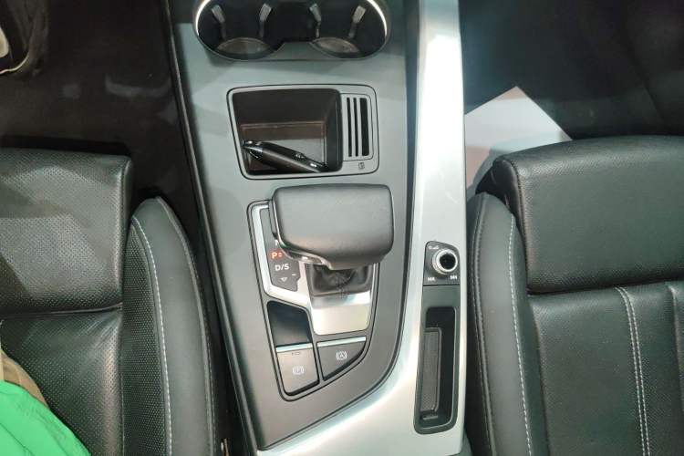 Used Audi A4L 2023 40 TFSI Fashion Dynamic Model
