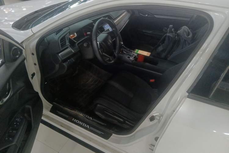 Used Honda Civic 2021 HATCHBACK 220TURBO CVT New Trendsetter
