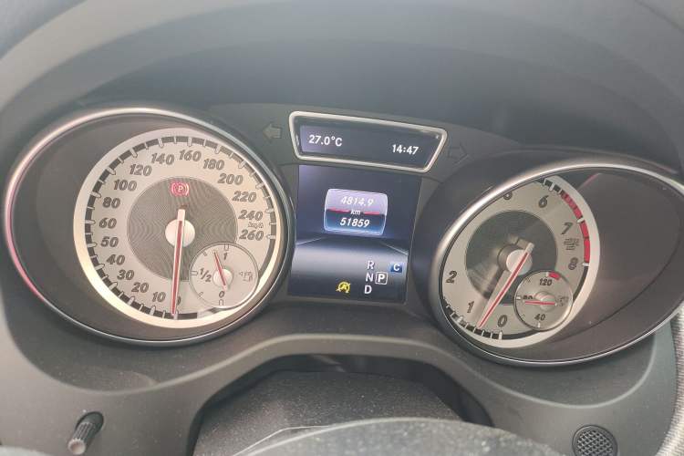 Used Mercedes-Benz GLA 2016 GLA 200 Sport Edition Odometer Close Up