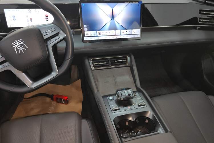 Used BYD Qin L 2025 DM-i Smart Drive 120KM Superior Model
