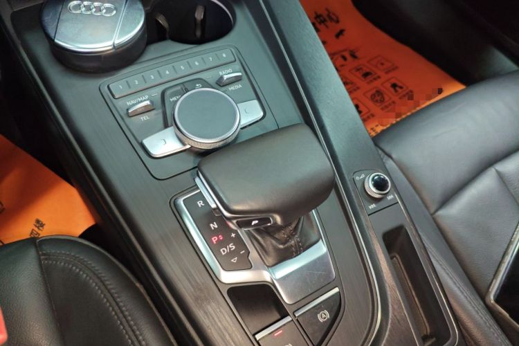Used Audi A4L 2019 40 TFSI Fashion Edition China VI Emission Standard Gear Lever
