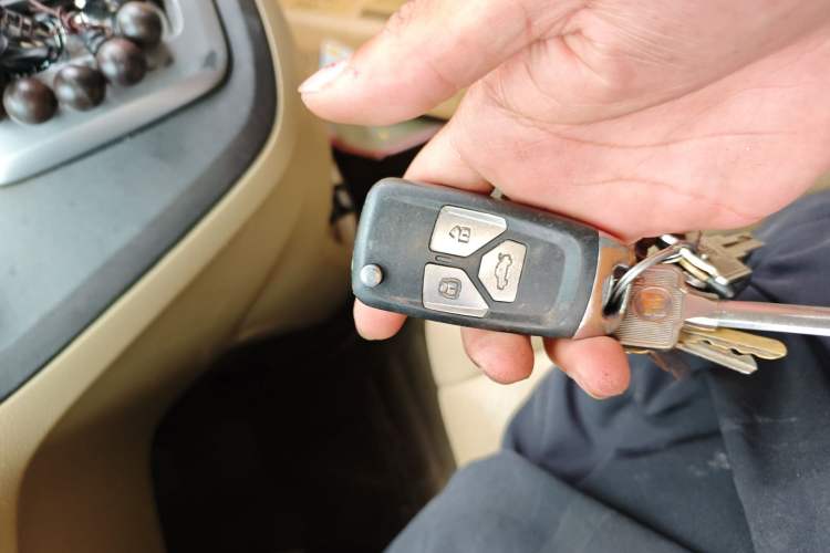 Used Honda CR-V 2010 2.0L automatic two-wheel drive urban version Vehicle Key