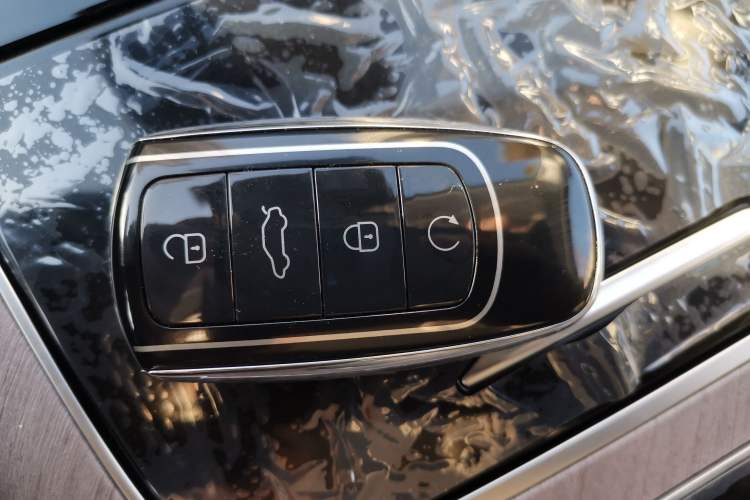 Used Chery Tiggo 9 C-DM 2025 1.5T 106KM Ultra-Enjoyment Version 5 Seats Lithium Iron Phosphate
