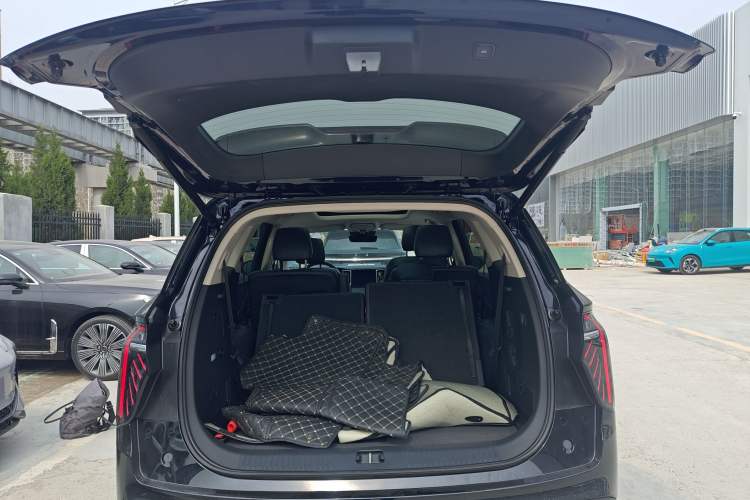 Used Hongqi HS7 PHEV 2024 2.0T PHEV Four-Wheel-Drive Flagship Edition 6 Seats
