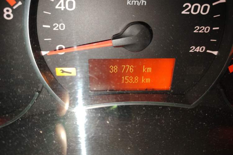 Used Renault Koleos 2010 2.5L Two-Wheel Drive Comfort Version Odometer Close Up