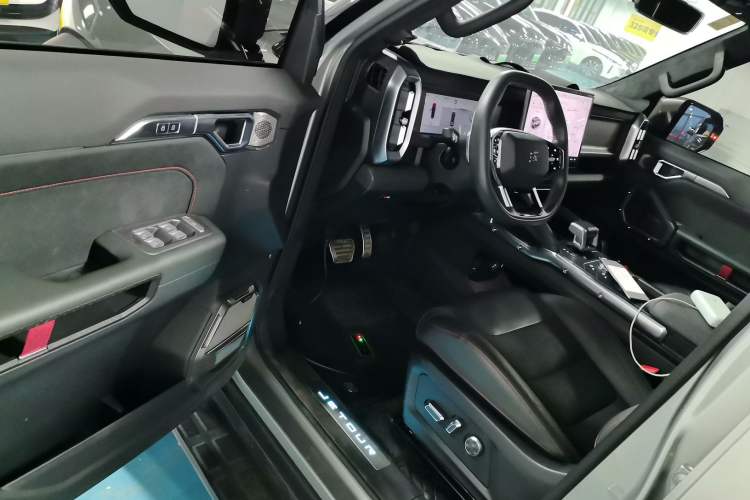 Used JETOUR Traveler 2023 2.0T All-Wheel Drive CrossPRO+