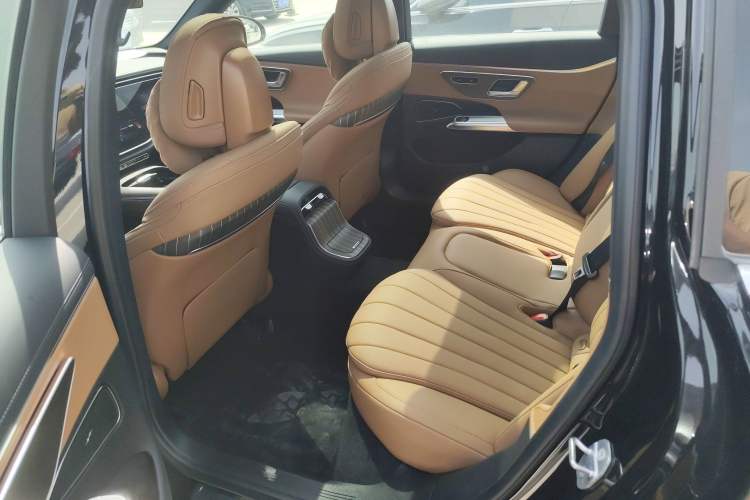 Used Mercedes-Benz E-Class New Energy 2024 E 350 e L Plug-in Hybrid Sedan Left Rear Seat