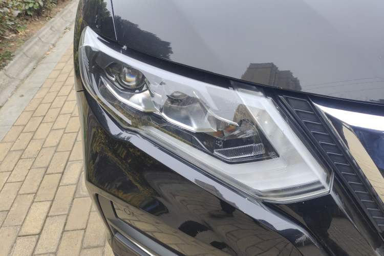 Used Nissan X-Trail 2017 2.5L CVT Ultimate Edition 4WD Right Front Headlight