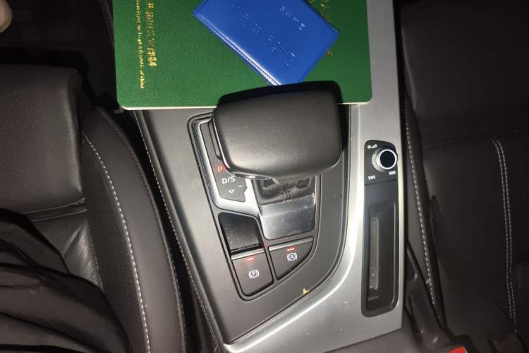 Used Audi A4L 2022 40 TFSI Luxury Dynamic Model
