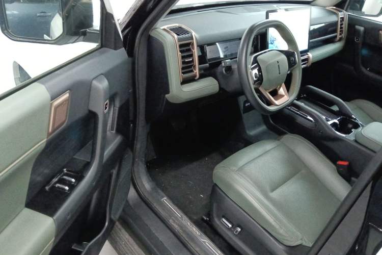 Used iCAR 03 2024 472km Four-Wheel Drive Long-Range Intelligent Advanced Version Driver Seat