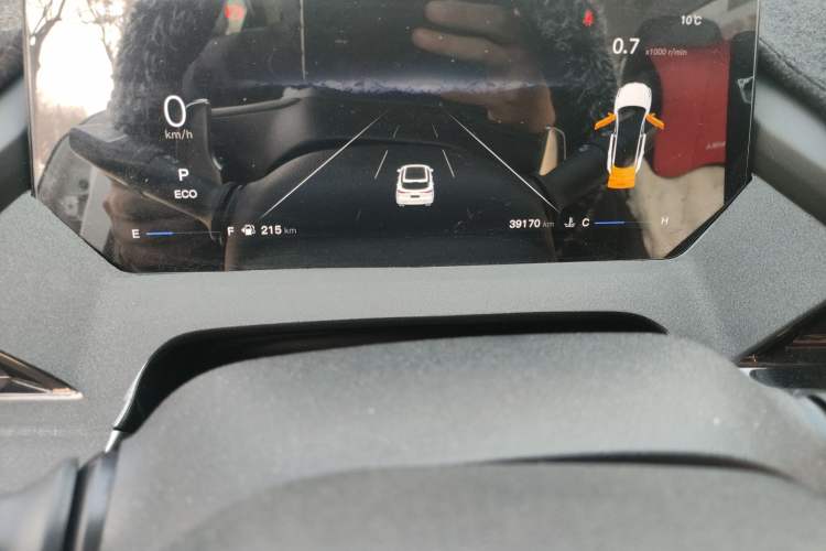 Used CHANGAN OSHAN Z6 2023 Blue Whale 1.5T DCT Smart-Led City Edition
