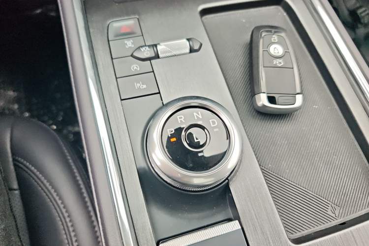 Used Ford Mondeo 2025 2.0T EcoBoost Ultimate Edition Gear Lever