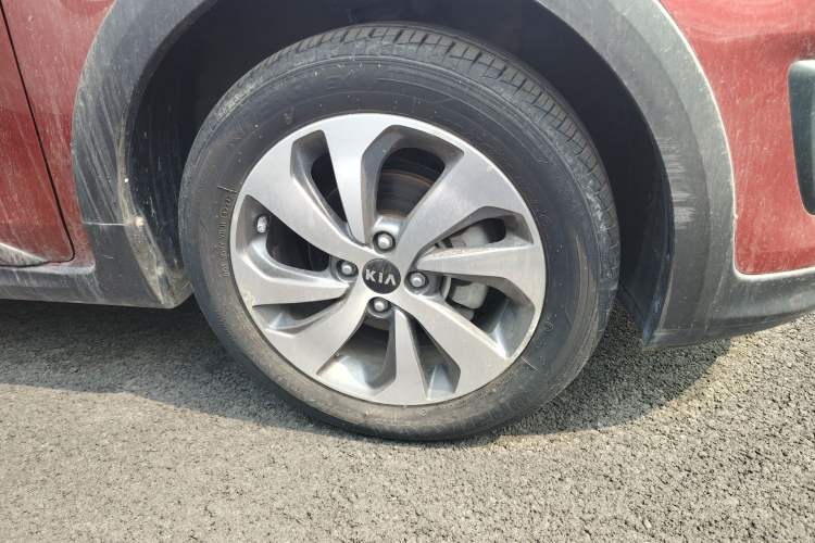 Used Kia KX Cross 2017 1.4L AT GLS Right Front Wheel Hub