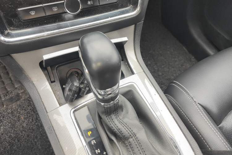 Used Roewe RX5 2019 20T Two-Wheel Drive Automatic 4G Connected Platinum Edition Gear Lever