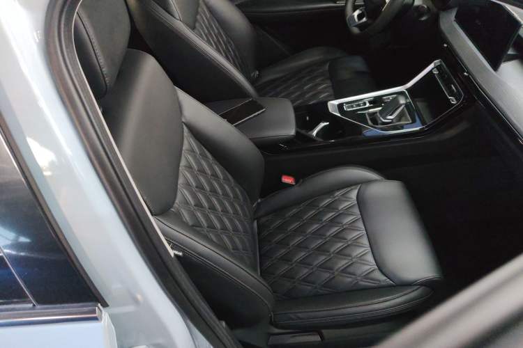 Used Wuling Asta 2022 2.0L DHT Electric-Speed Version