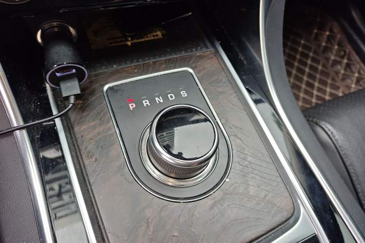 Used Jaguar XFL 2019 XFL 2.0T 250 PS Two-Wheel-Drive Luxury Edition Gear Lever