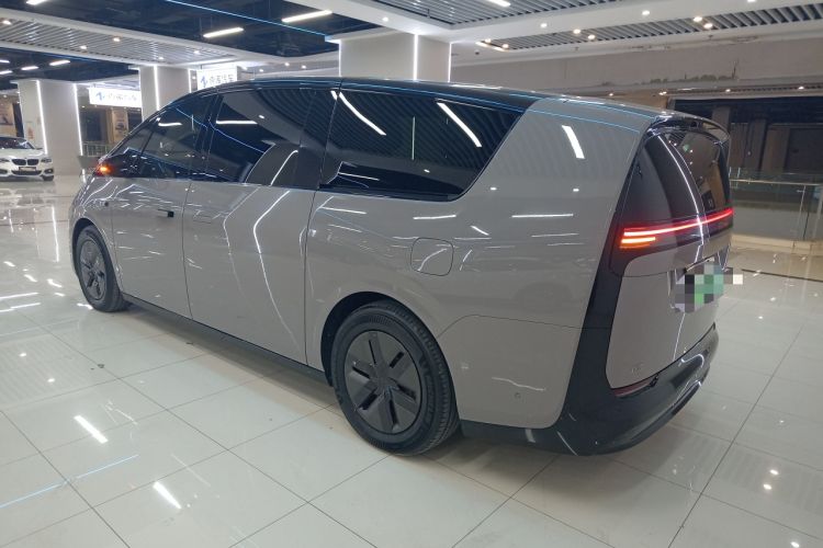 Used Li Auto MEGA 2025 Home Family Special Edition
