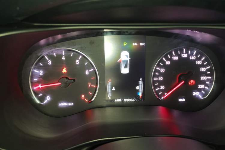 Used BYD Song MAX 2018 1.5T Automatic Smart Connect Elite Model with 6 Seats Instrument Cluster